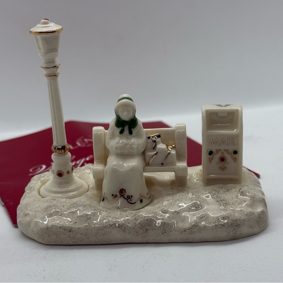 LENOX MISTLETOE PARK CHESTNUT SELLER & PARK BENCH - Picture 11 of 15